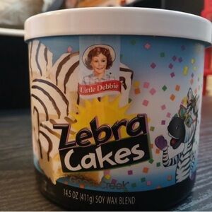 Goose Creek Little Debbie Zebra Cakes 3-wick Candle